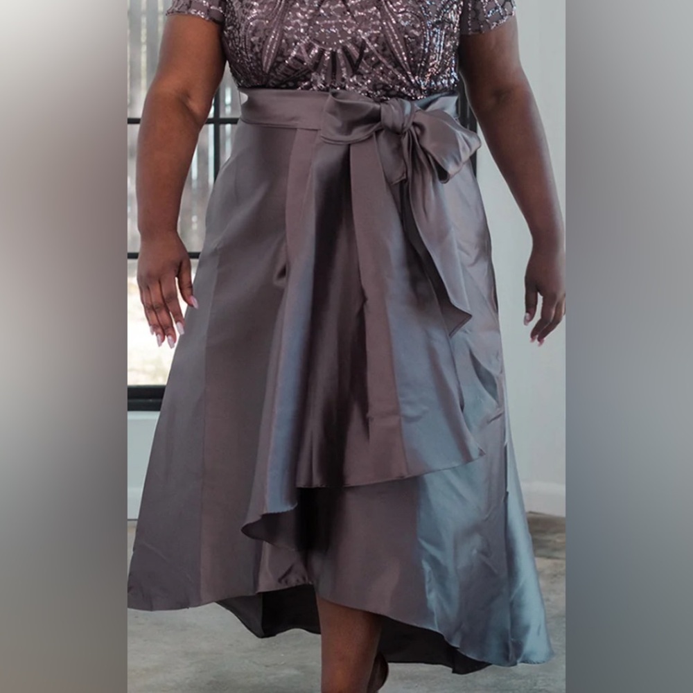 Women's Plus Size Short Sleeve Sequin-Embellished High-Low Formal Gown